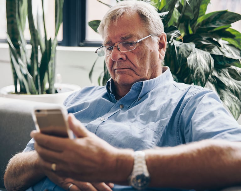 senior-using-cell-phone-social-1